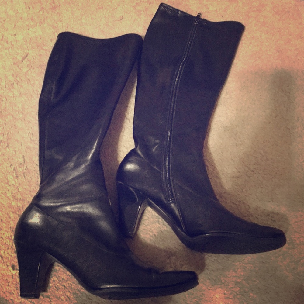 Aero soles tall, black boots.